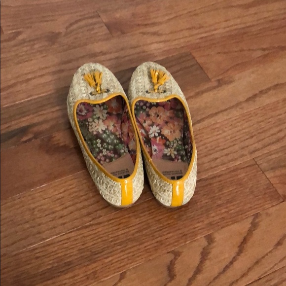 BC Woven Flats Yellow Trim size 8 - Picture 3 of 5
